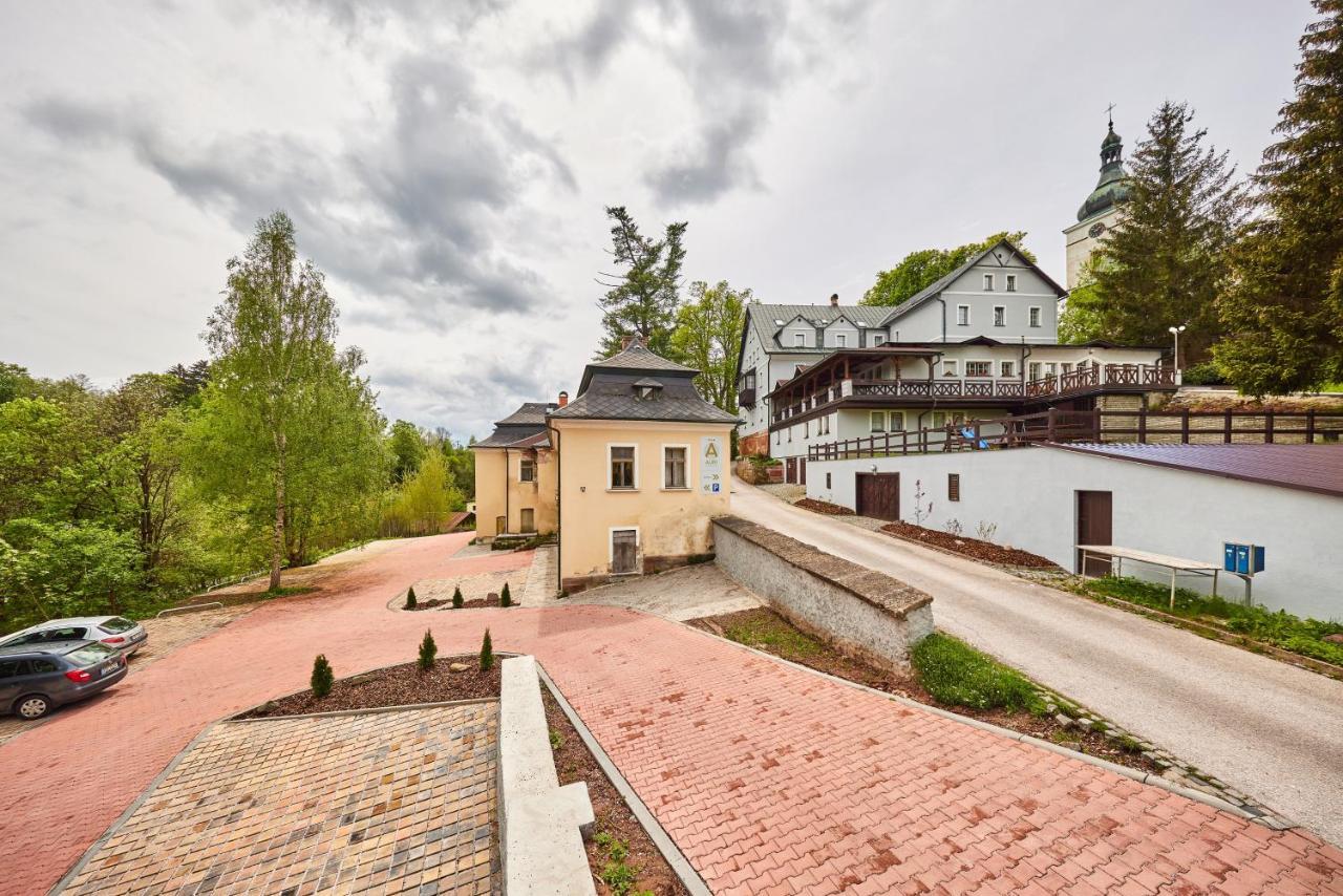 Hotel Auri Рудник Экстерьер фото