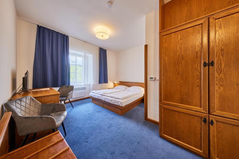 Hotel Auri Рудник Экстерьер фото